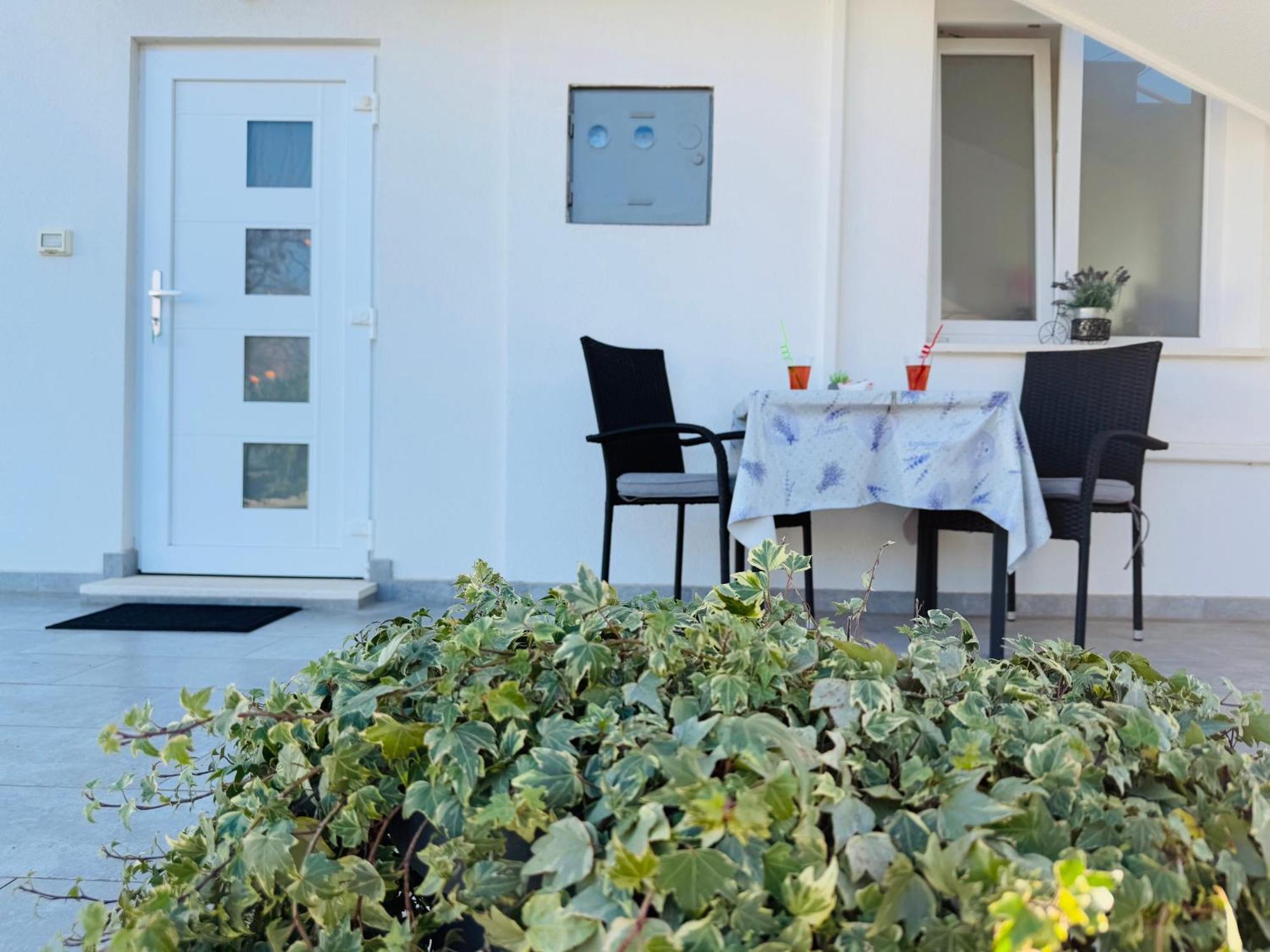 Apartment Erika - For 2 Near The Beach Pula Exterior foto